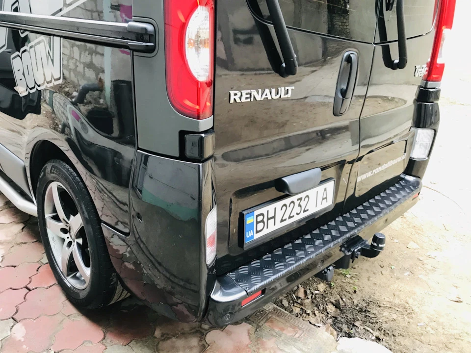 Накладки на бампер.