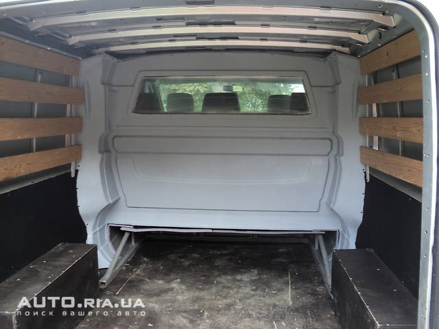 Постелив кавролін у багажник. 1