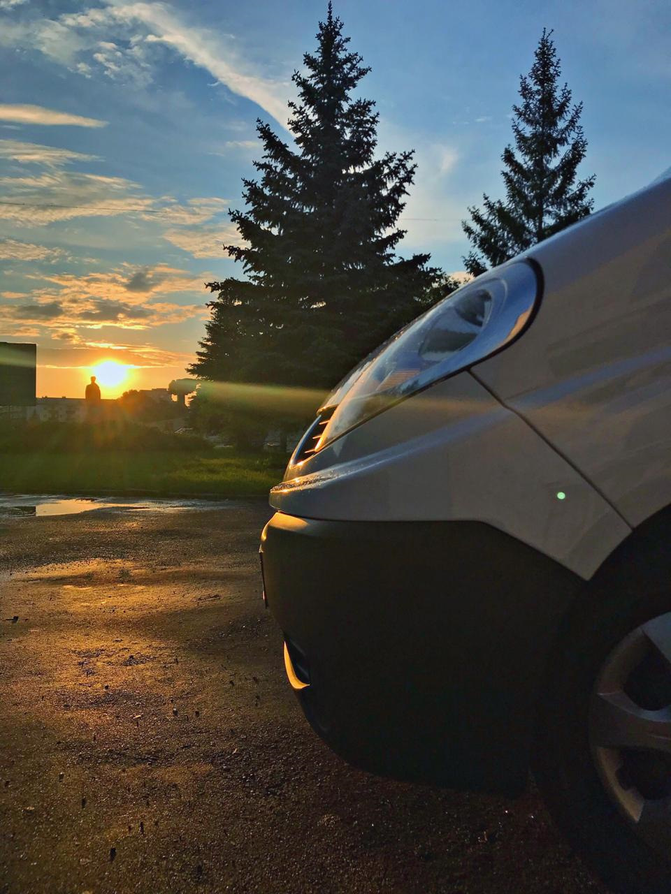 Який же він красень 🚐🏙️🌄😀 2