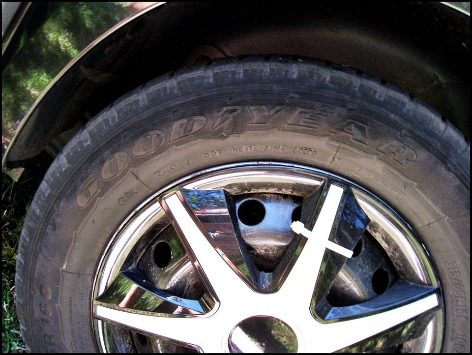 Білі літери на шинах 4