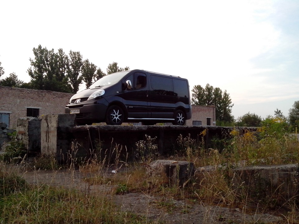 Фото буса ◄ЧОРНИЙ ЛИЦАР► на естакаді в автопарку 4