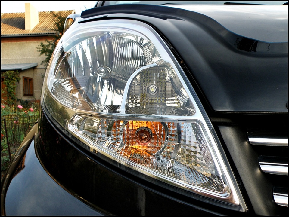 Фото екстер'єр Renault Trafic у деталях 5