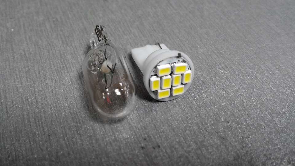 LED в підсвічування бардачку та номера 3