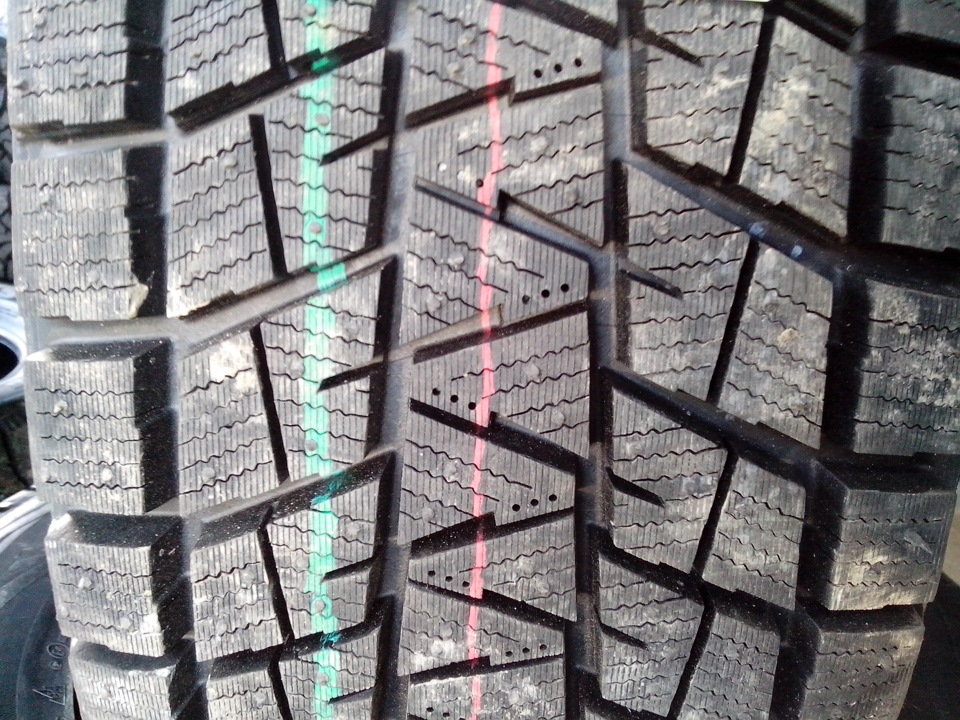 Нові зимові шини Bridgestone Blizzak DM-V1 4
