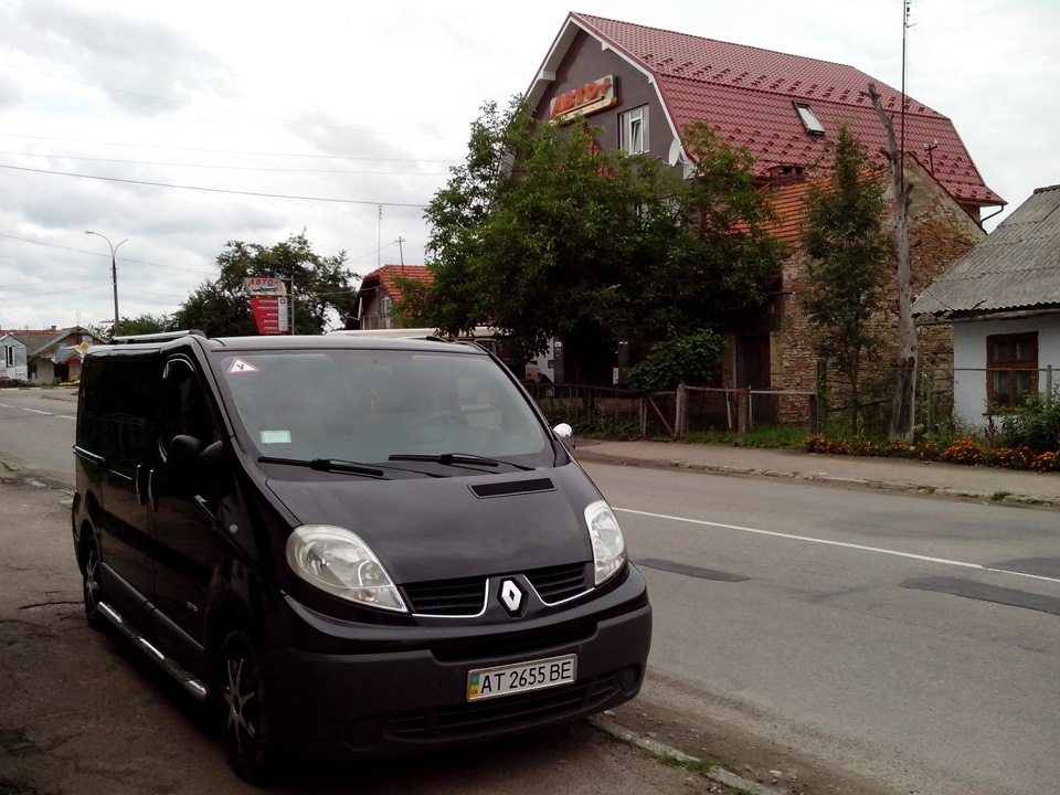 Ось це припаркувався ... на краю бордюру =) 5