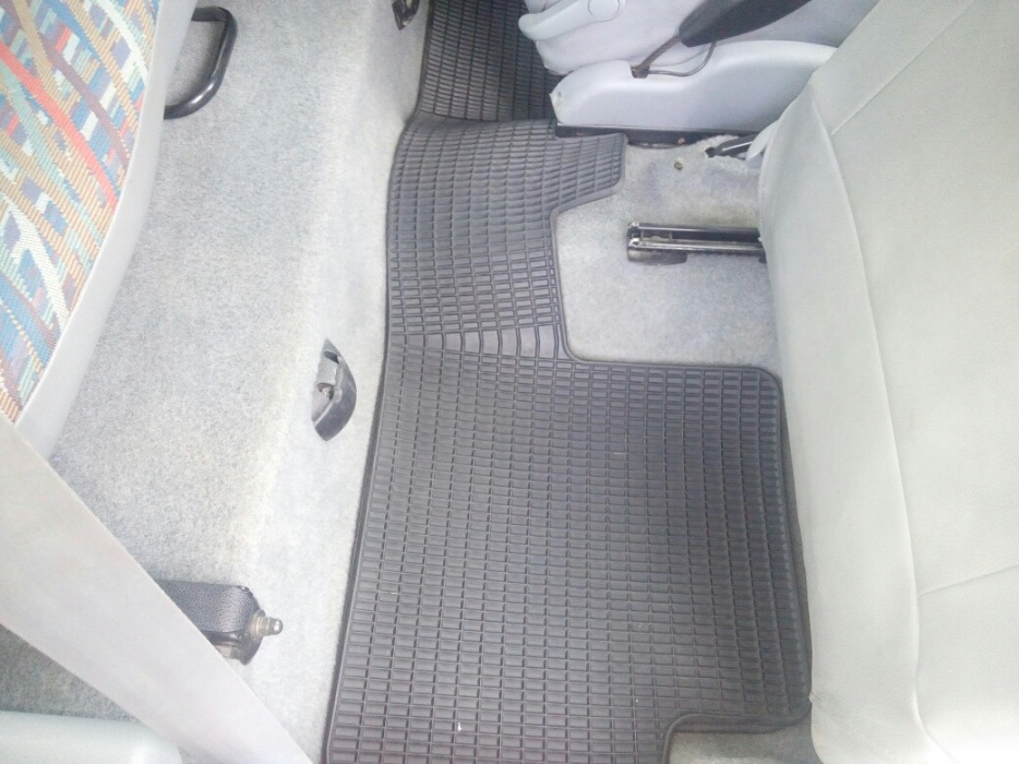 Оригінальні гумові килимки в Твінгу 4