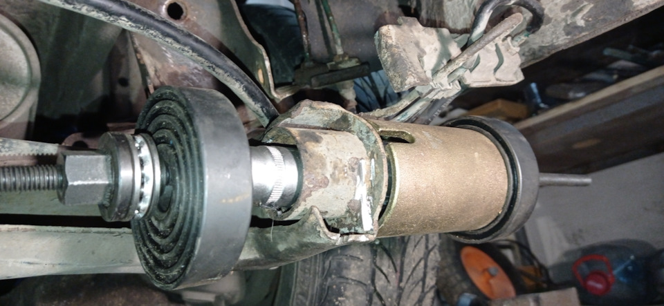 Задні сайлент блоки балки 5