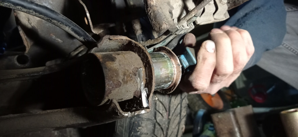 Задні сайлент блоки балки 1