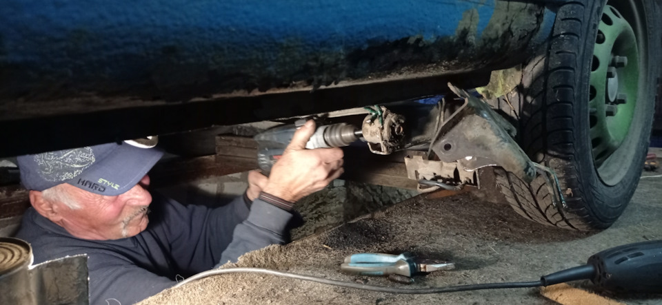 Задні сайлент блоки балки 4