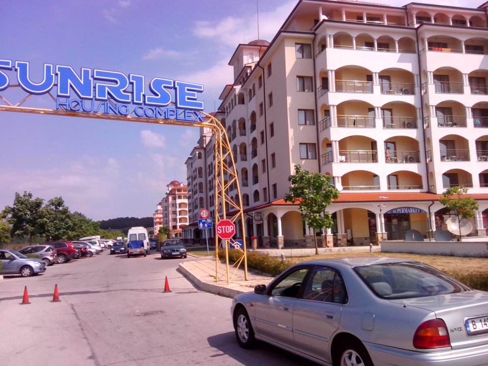 Купити купив, а де її залишити в чужій країні? 1