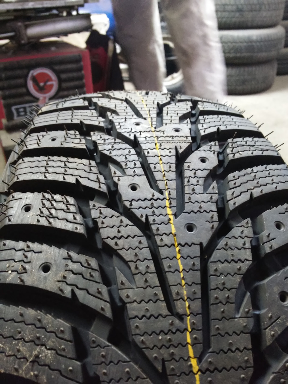 Зимова шина NEXEN Winguard WinSpike WH62 205/65R15 99T (Під шип) 1