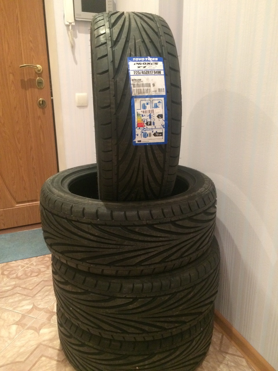 Toyo Proxes T1R 2
