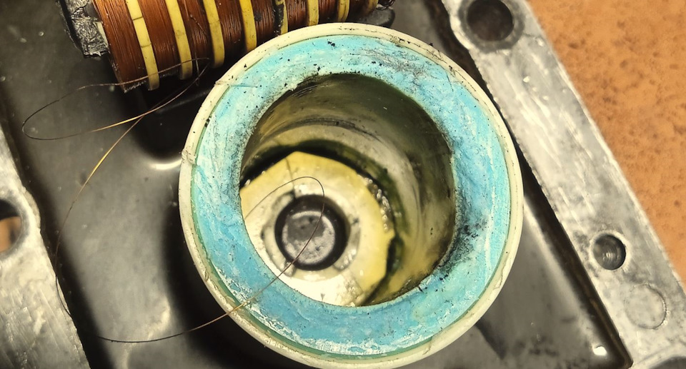 У добрих і натруджених руках - кажуть навіть трупи касет. 2