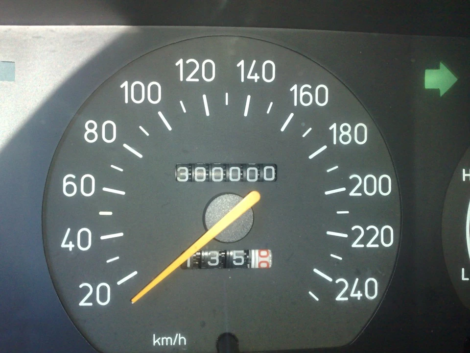 300000