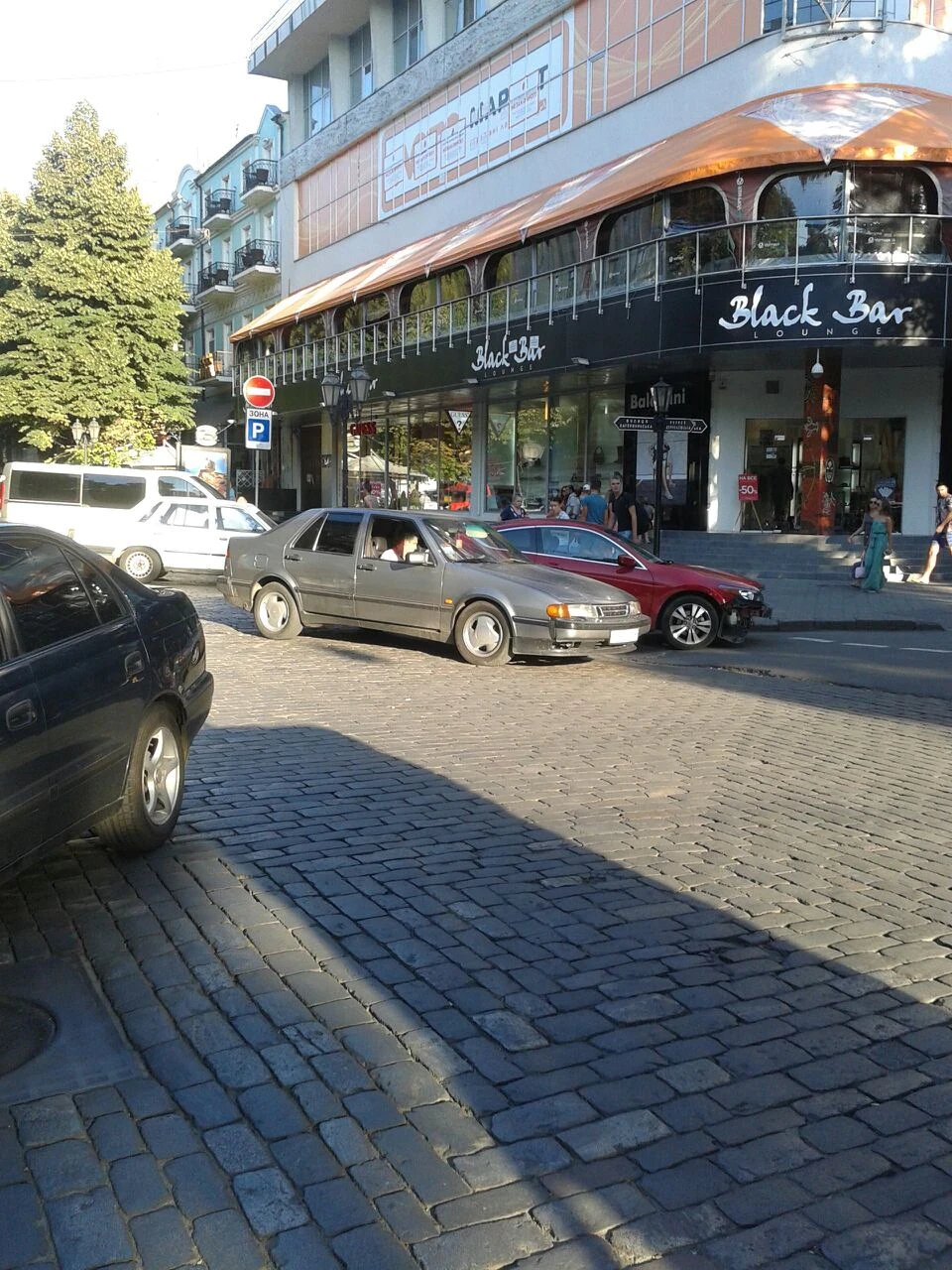 Одесити, йому не добре! Над допомогу.