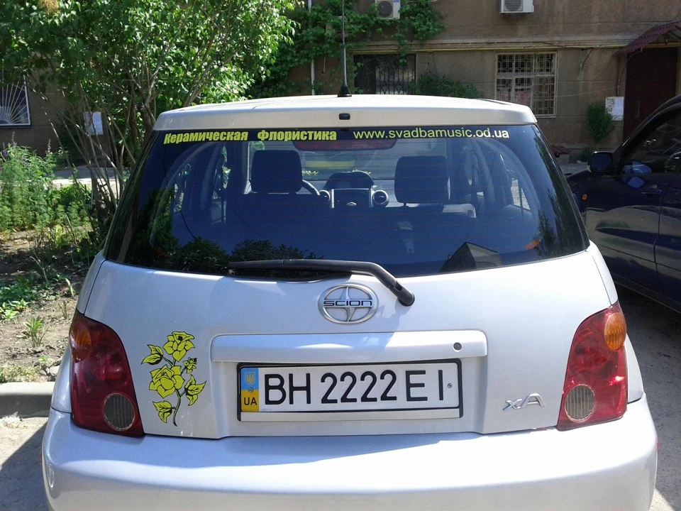 Наклейка на авто.