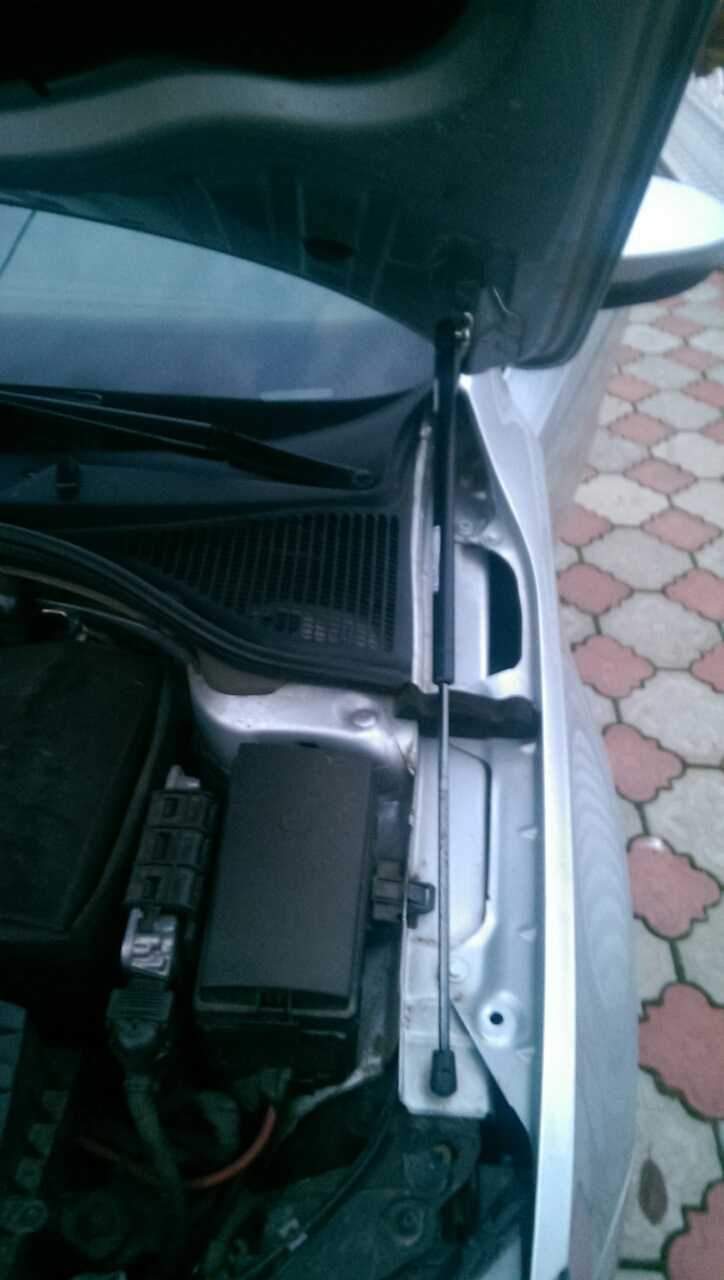 Амортизатори капота Skoda Octavia A7 ще +1 2