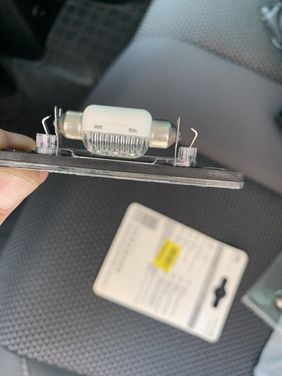 LED лампочки в підсвічування салону та номера 2