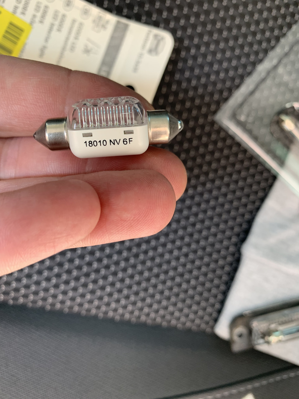 LED лампочки в підсвічування салону та номера 3