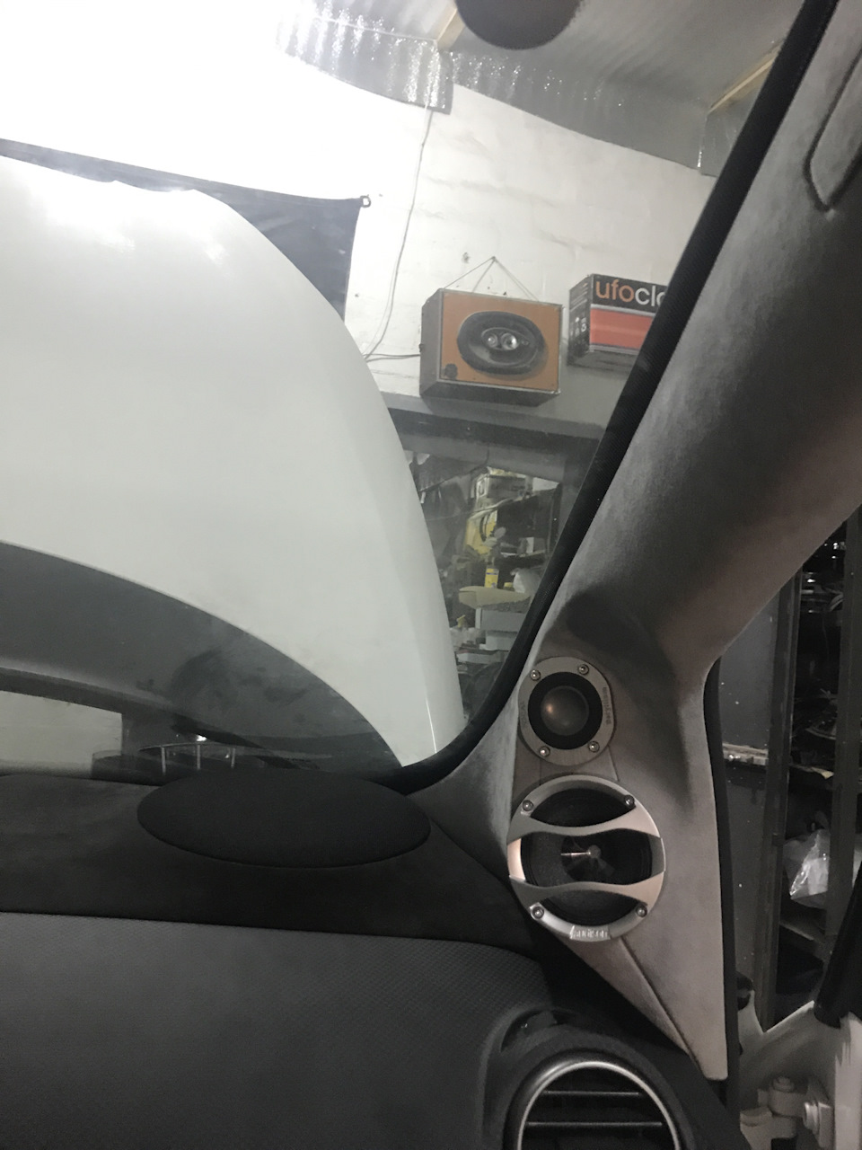 Seat Altea XL мідбас у торпеду. 1