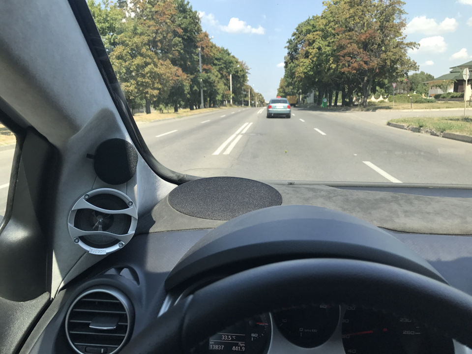 Seat Altea XL мідбас у торпеду. 3