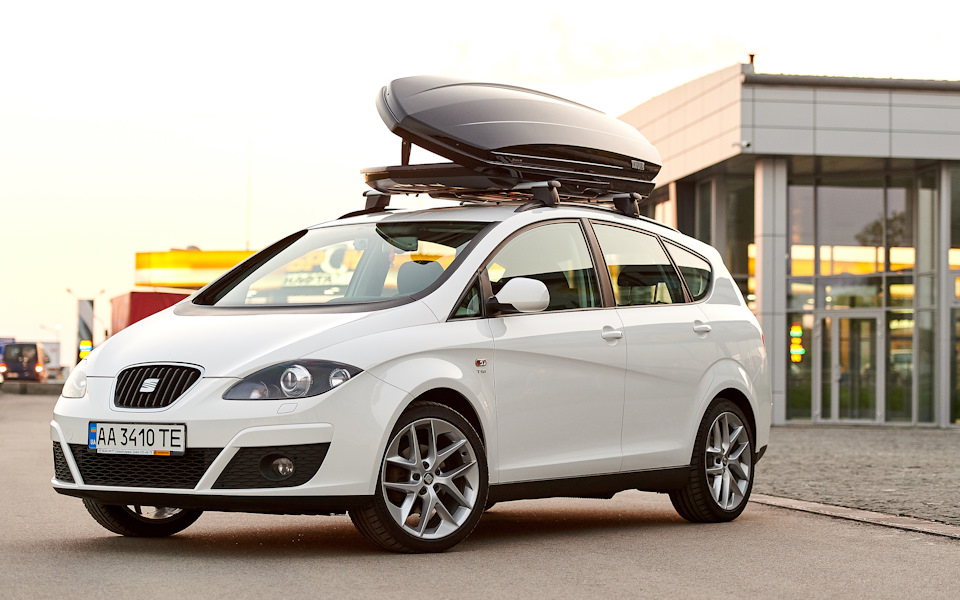 Бокс на кришку THULE Dynamic M 800 Black Glossy 2