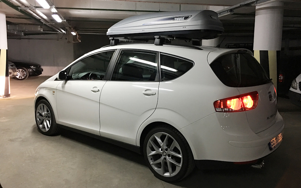 Бокс на дах Thule Pacific 600 3