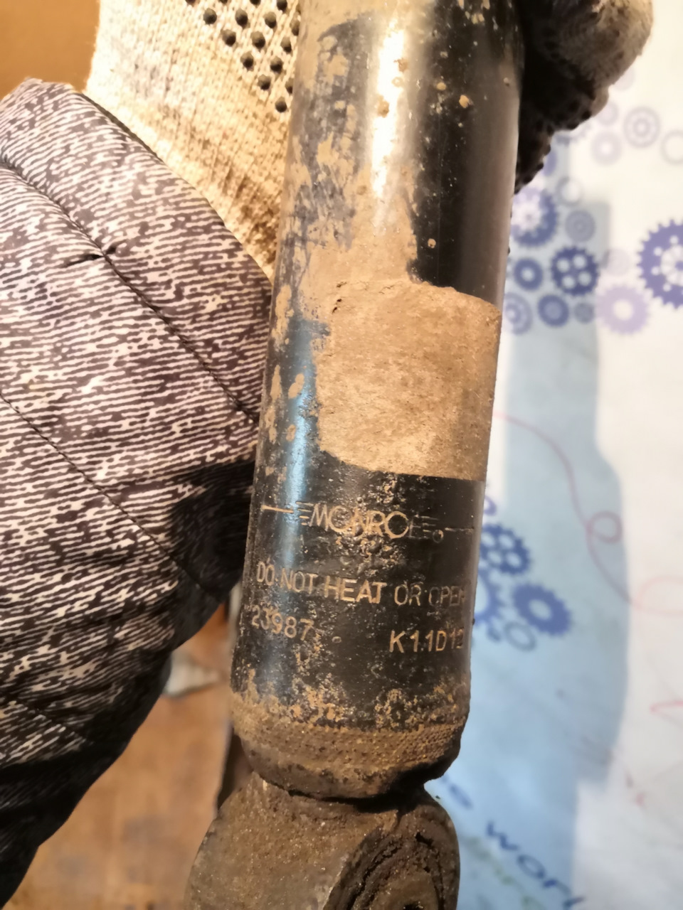 Заміна задніх амортизаторів сеат альтеа(сакс310950) 3