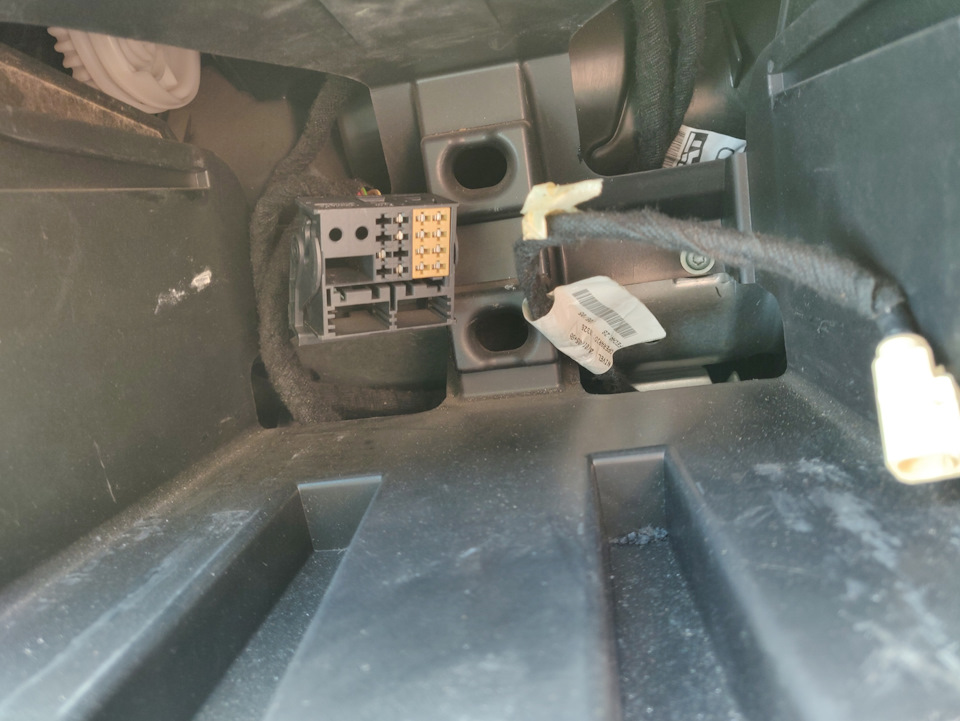 Додаємо bluetooth і USB в магнітолу seat altea 5