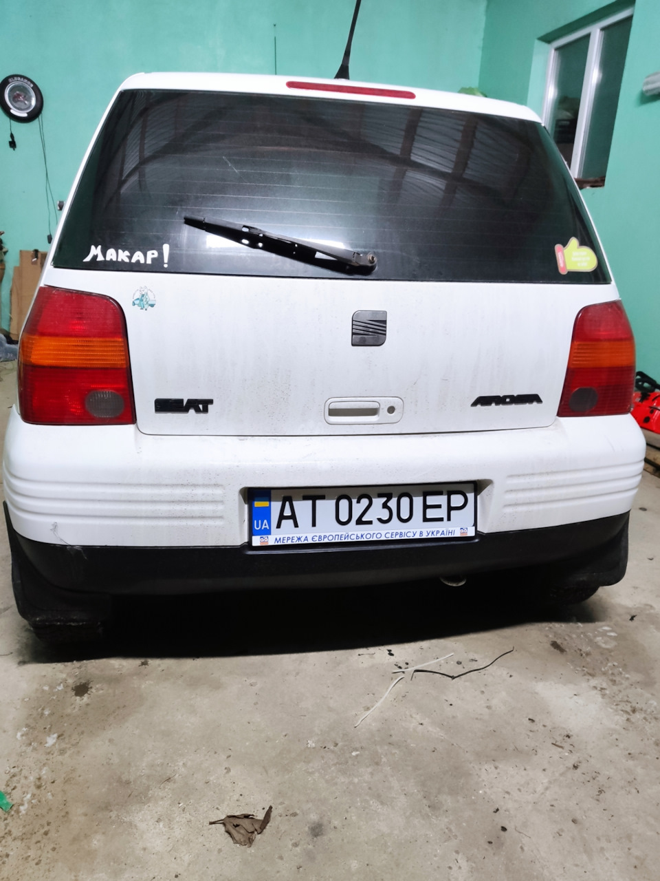 Мікрик фіційно став дружини 5