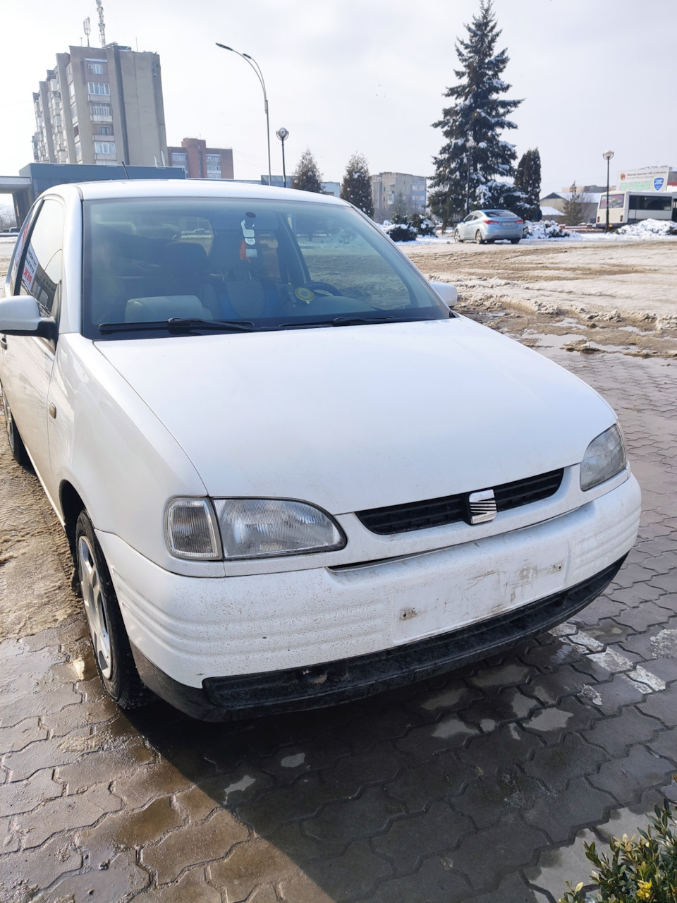 Мікрик фіційно став дружини 2