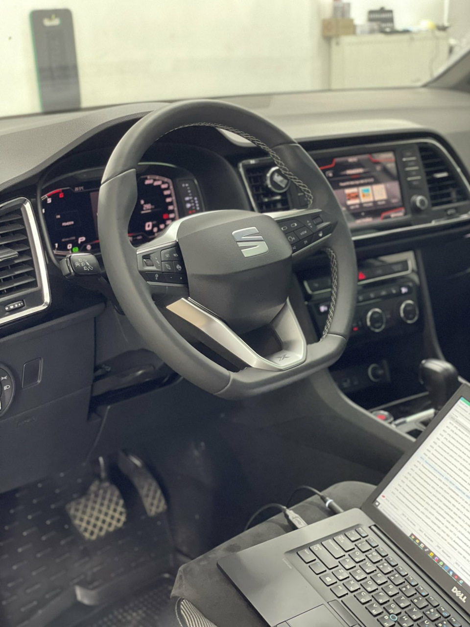 Steering wheel with heating & ACC 1