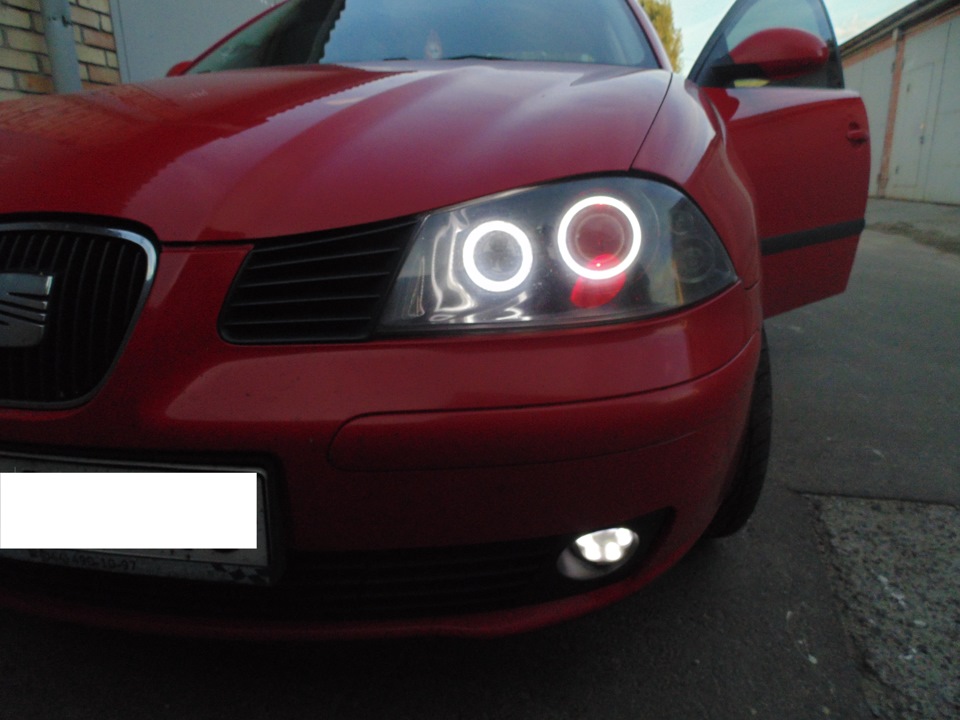 Seat Cordoba тюнінг фар установка ангельських вічок 4