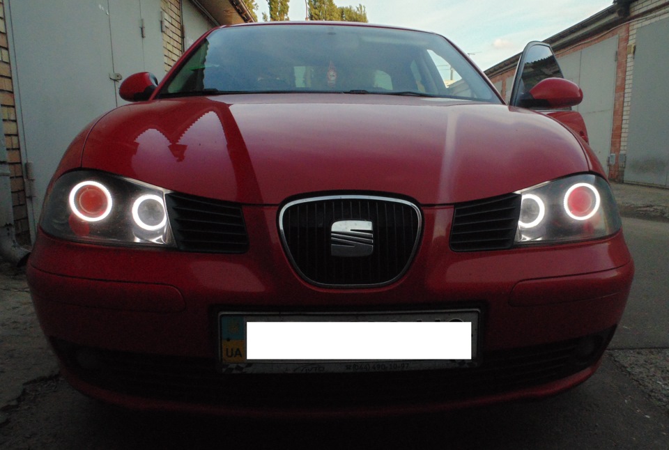 Seat Cordoba тюнінг фар установка ангельських вічок 2