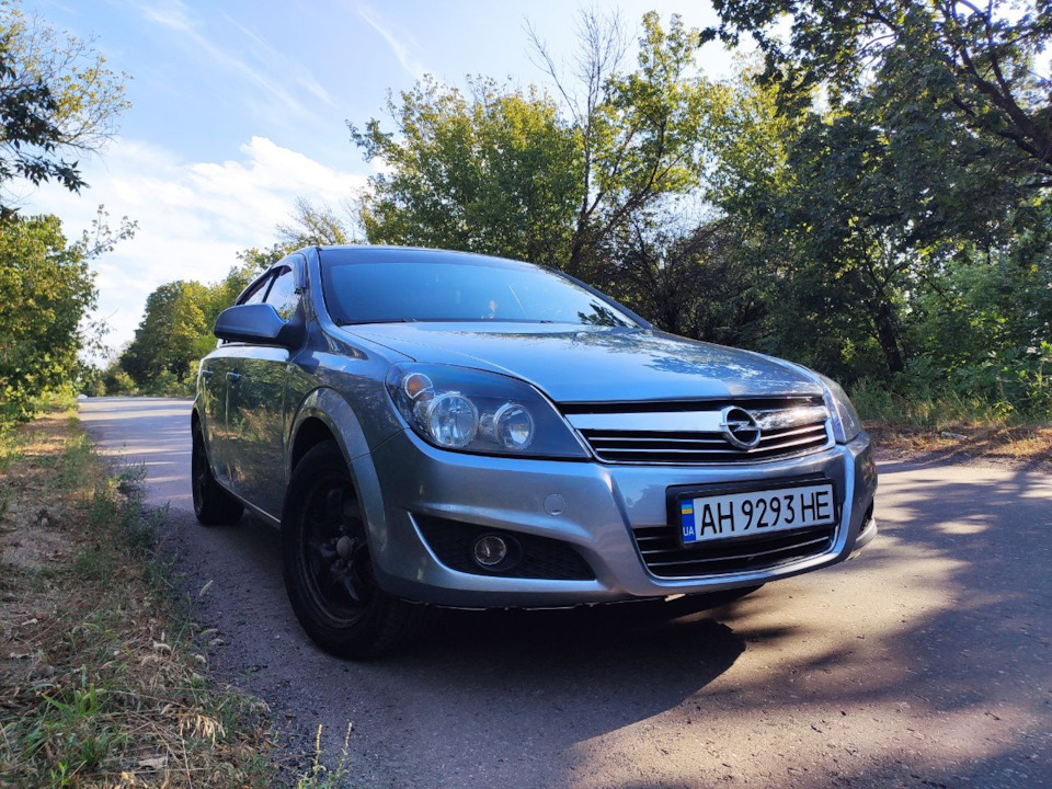 ПРОДАЄТЬСЯ Opel Astra H 2010 1.6mt (прохання репост) 1