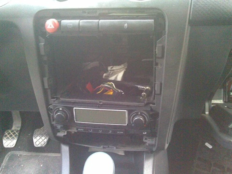 Зробив інтер'єр трохи яскравішим)