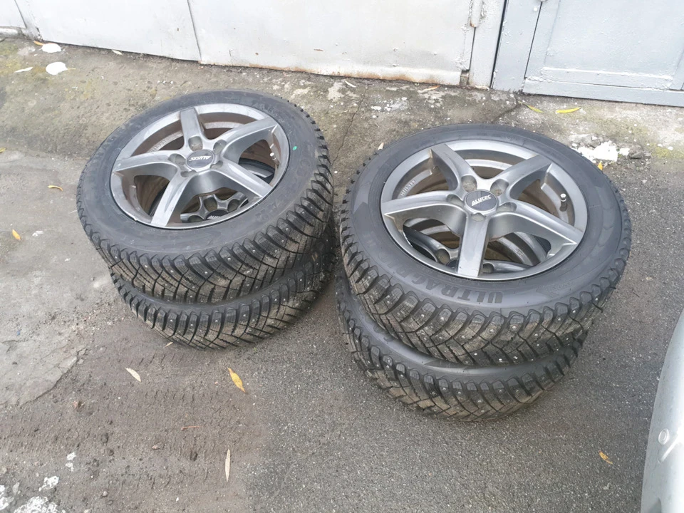 Перевзуття - колеса Goodyear Ultragrip Ice Arctic 185/60R15 88T