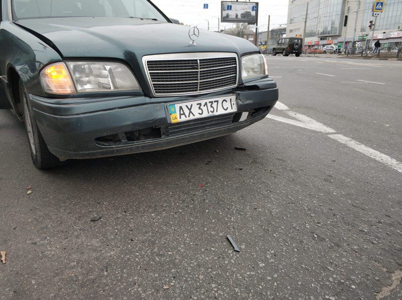 Злі мерседеси полюють на ваші світловідбивачі 2