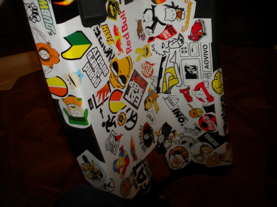 STICKER BOMBING підкришки багажника 1