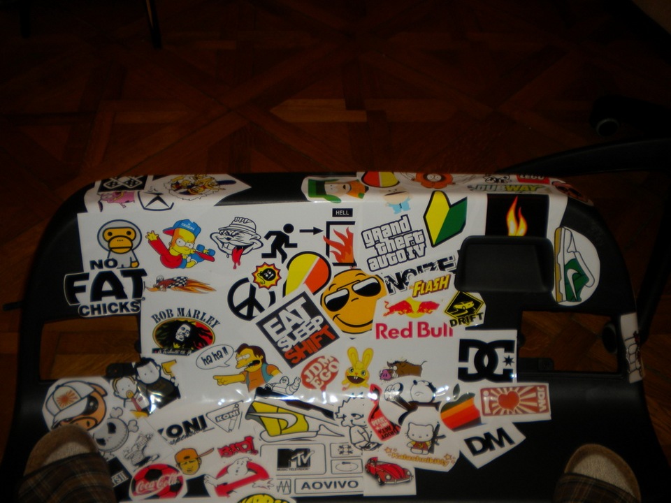 STICKER BOMBING підкришки багажника 2