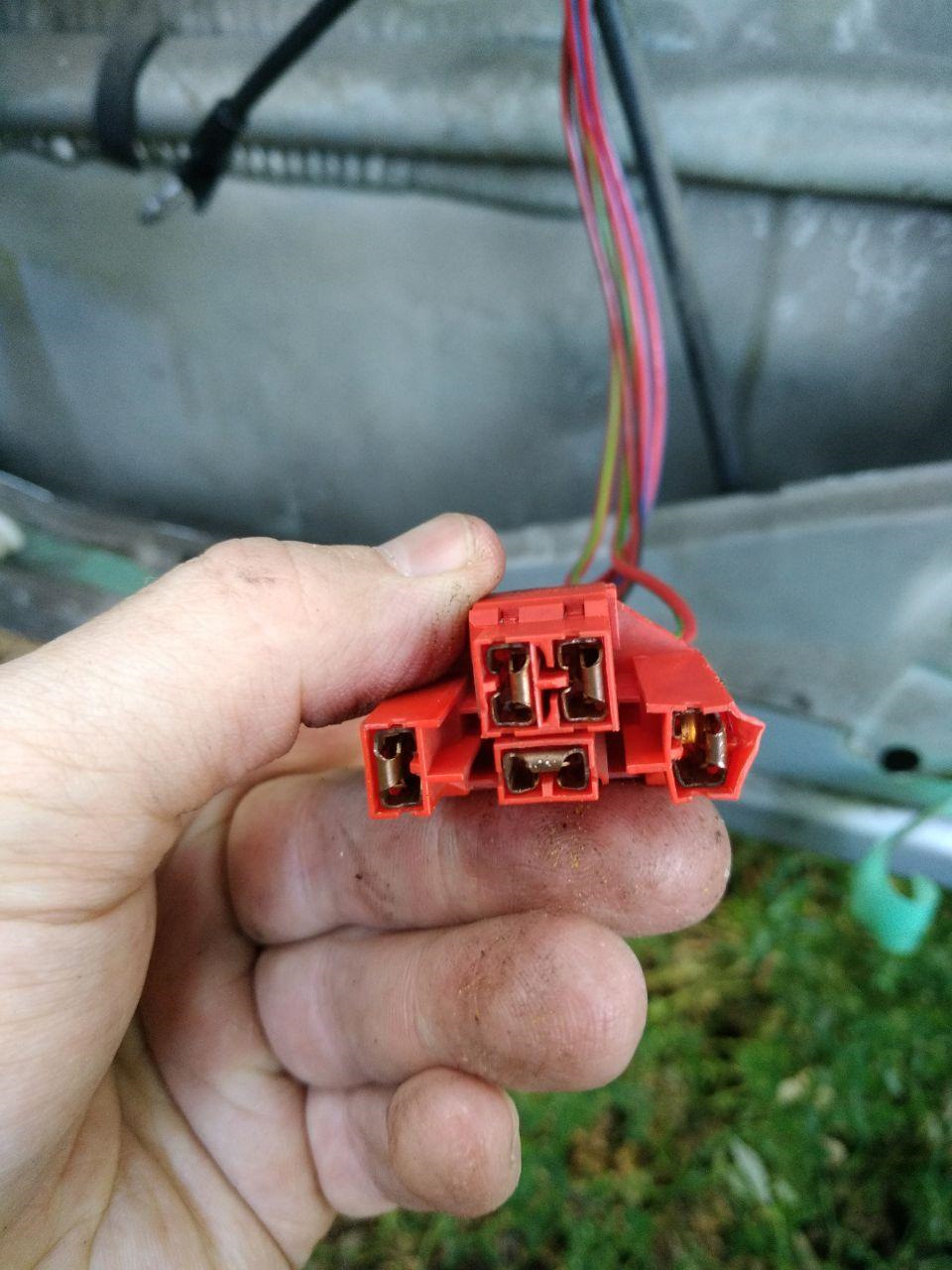 Допоможіть зі склопідйомником 3