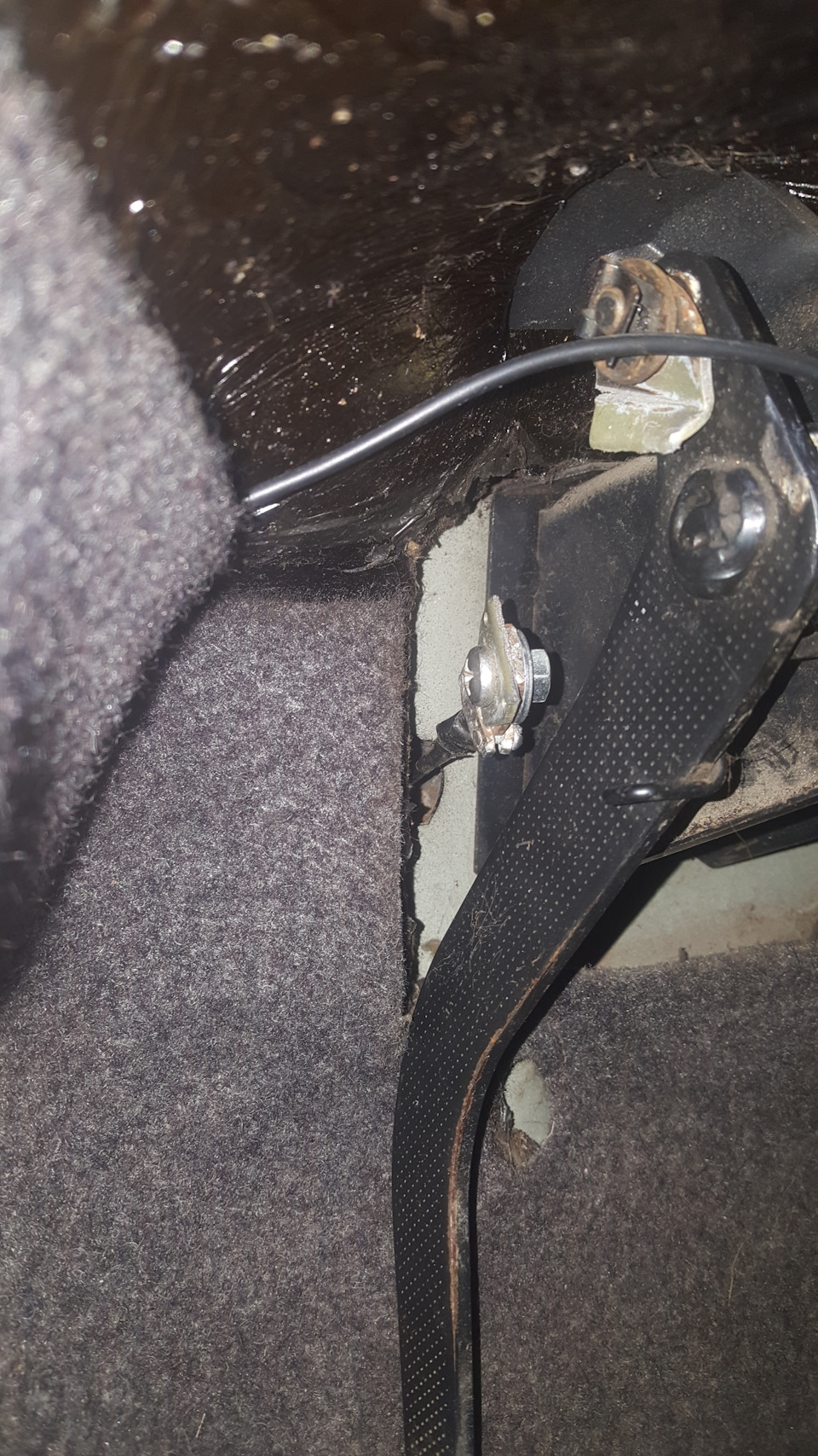Треснула штука на педалі зчеплення. Потрібна допомога 2