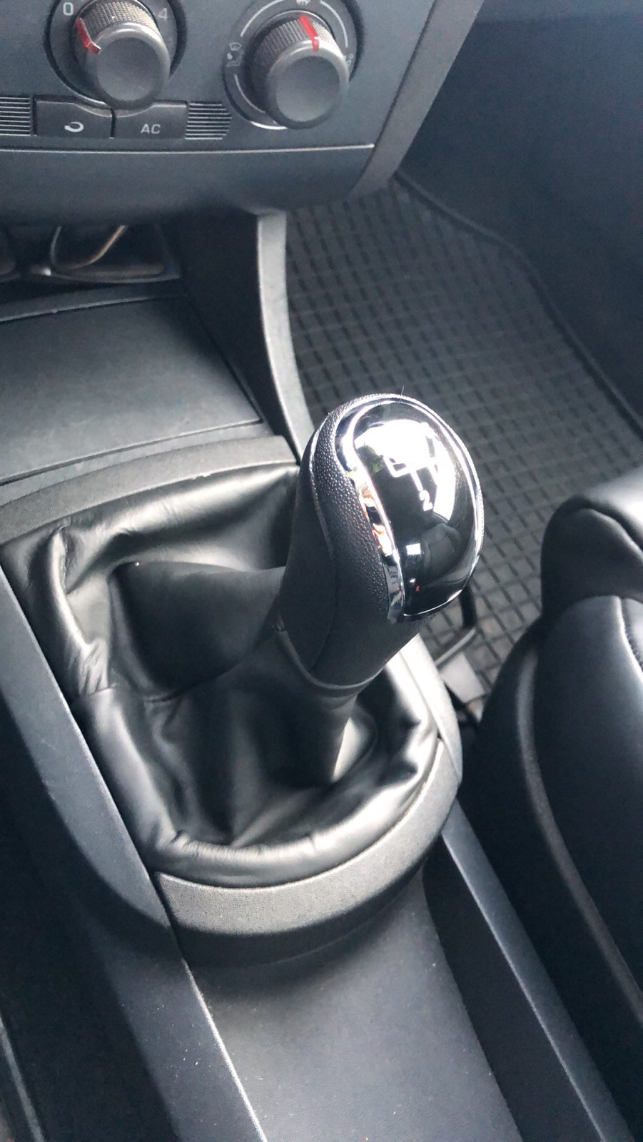 Частково оновлено салон 3