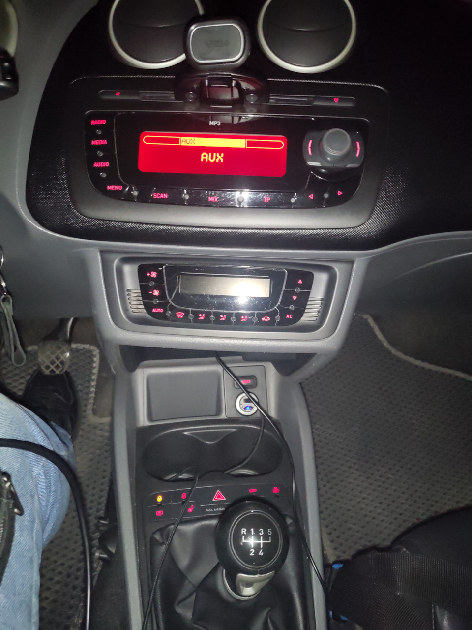 Зникло підсвічування кнопок салону seat ibiza 6j 2011 2