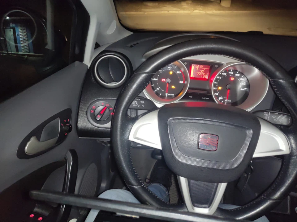 Зникло підсвічування кнопок салону seat ibiza 6j 2011