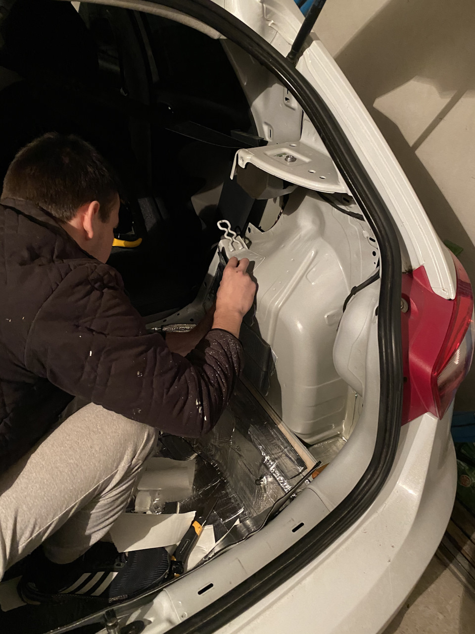 Шумоізоляція багажного відділення 2