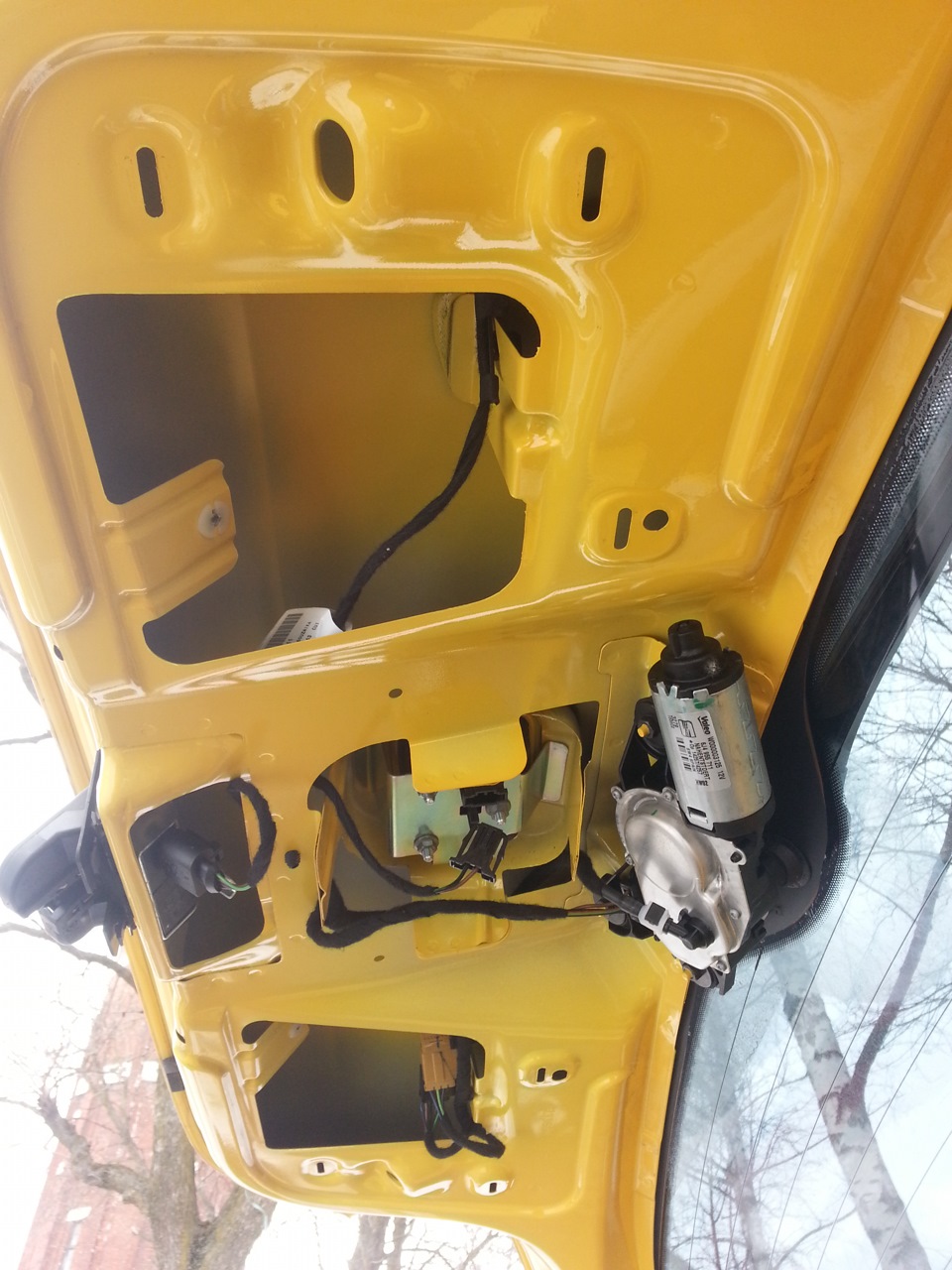 Невдале фарбування емблеми багажника Plasti Dip 4