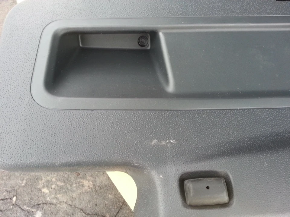 Невдале фарбування емблеми багажника Plasti Dip