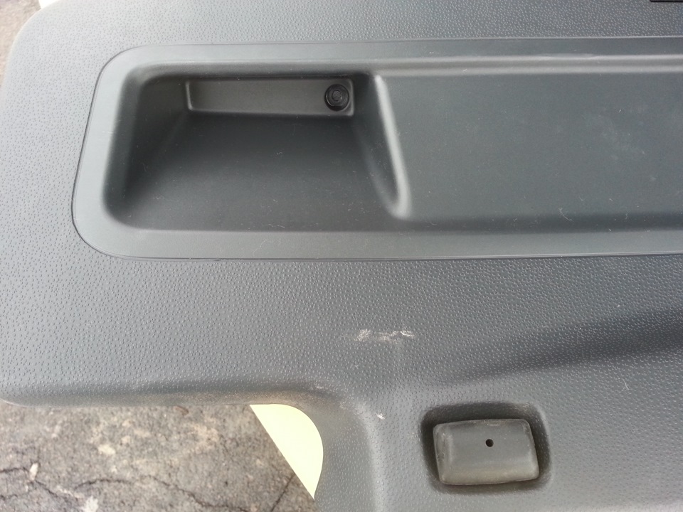 Невдале фарбування емблеми багажника Plasti Dip 1