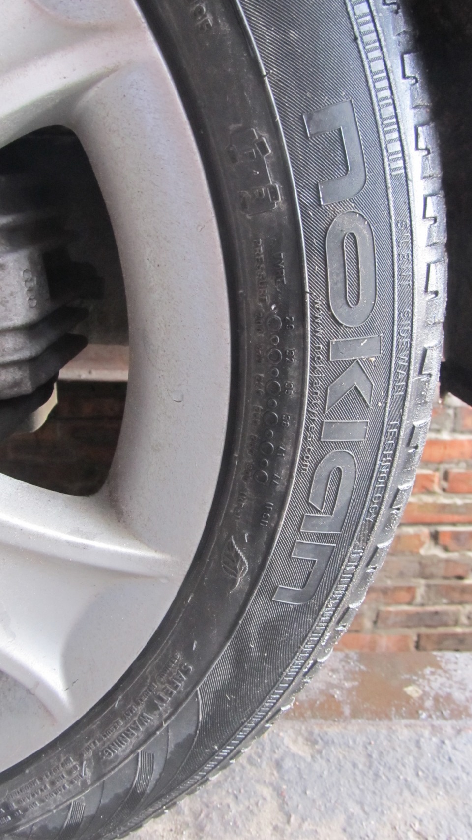 Продано! Продам 195/55 R16 зиму 4 шт. на зиму/літо докатати 1